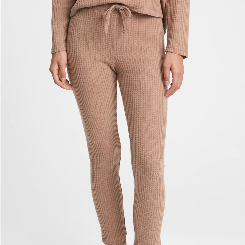 NWT GAP Brushed Waffle Knit Leggings / Size SMALL / Camel Brown Beige